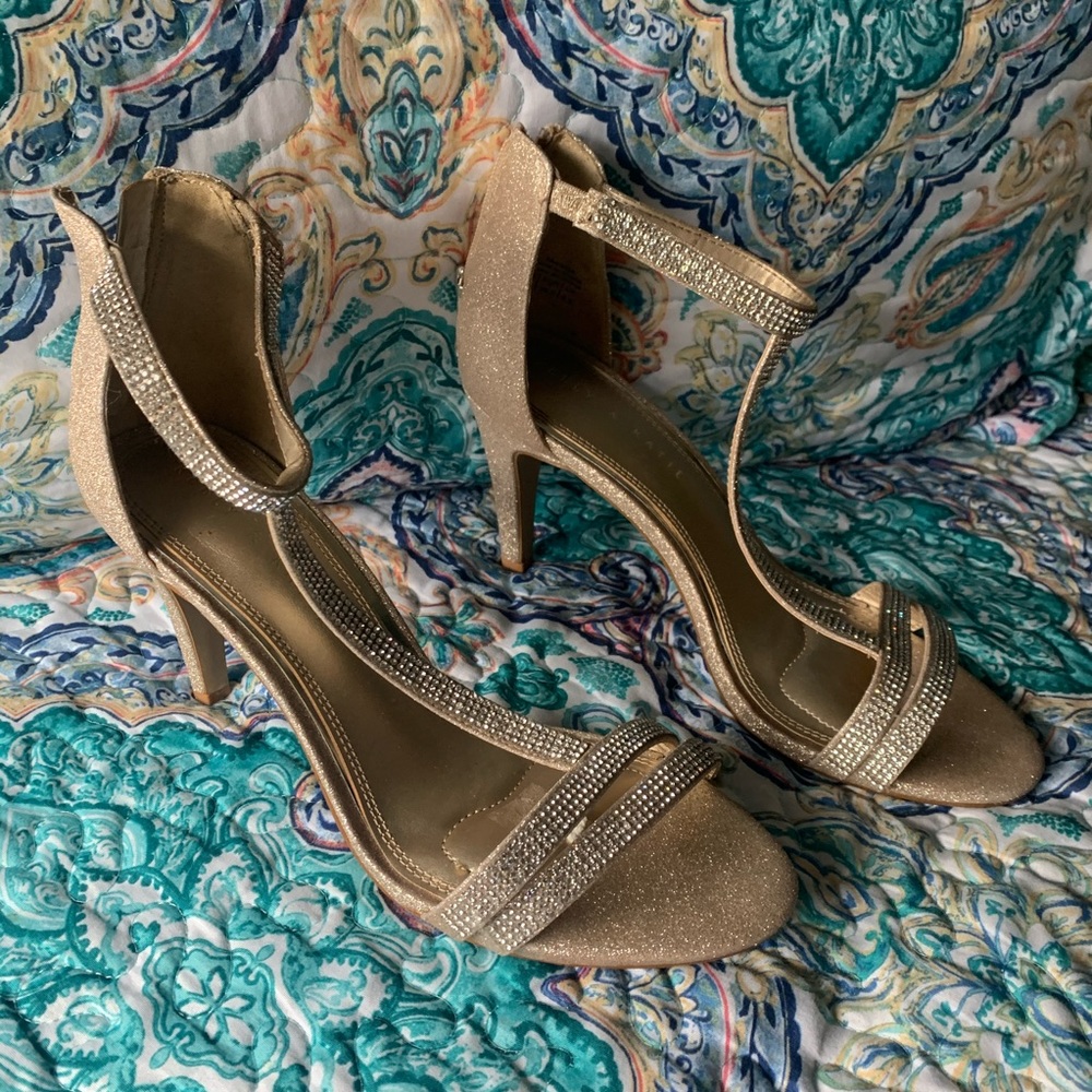 kelly and katie gold heels